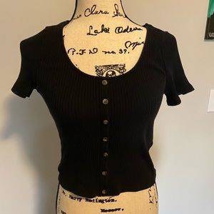 H&M black ribbed crop top with buttons
